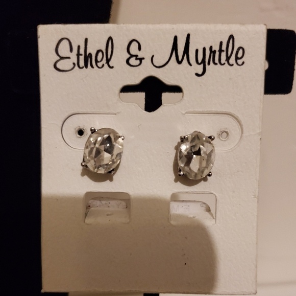 *U 📿👂💍 Necklace & Earring Set - Picture 2 of 7